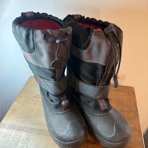 Kamik size 2 Black and Red Kids Snow Boots